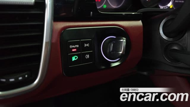 Porsche Cayenne 2023 — Photo 24/38