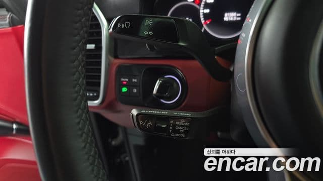 Porsche Cayenne 2023 — Photo 26/38