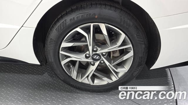 Hyundai Sonata Hybrid 2022 — Photo 21/30