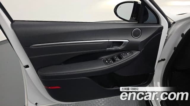 Hyundai Sonata Hybrid 2022 — Photo 23/30