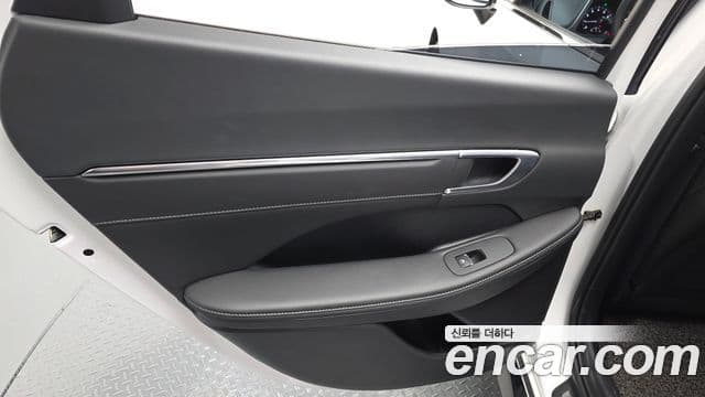 Hyundai Sonata Hybrid 2022 — Photo 29/30