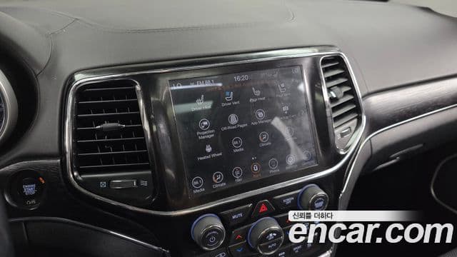 Jeep Grand Cherokee 2021 — Şəkil 14/20
