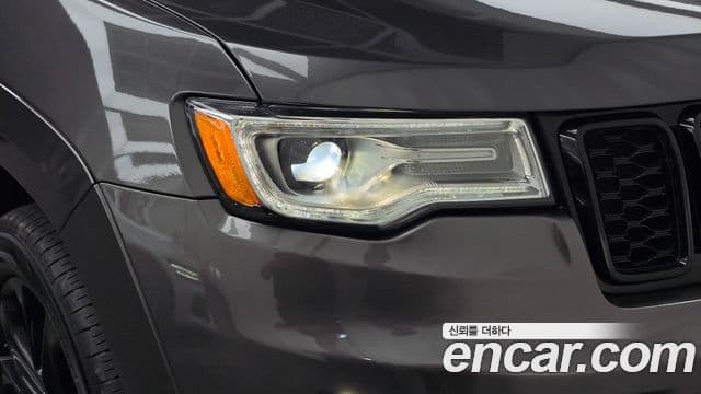 Jeep Grand Cherokee 2021 — Photo 15/32