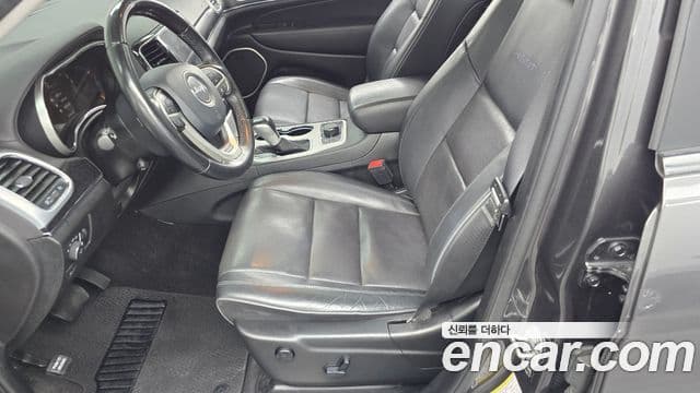 Jeep Grand Cherokee 2021 — Photo 27/32