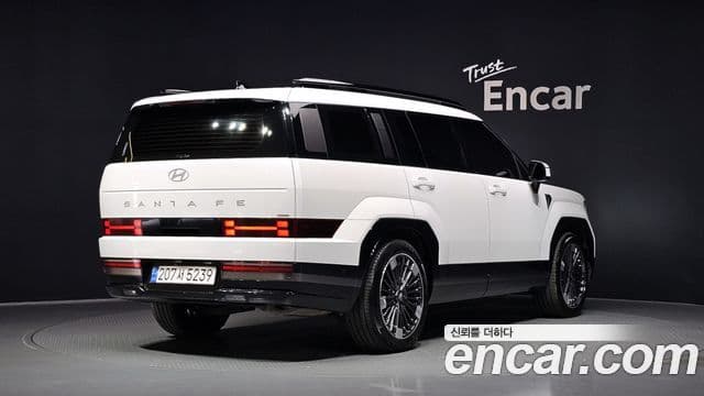 Hyundai Santa Fe 2023 — Фото 1/20
