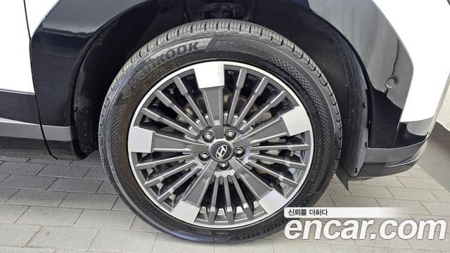 Hyundai Santa Fe 2023 — Photo 32/35