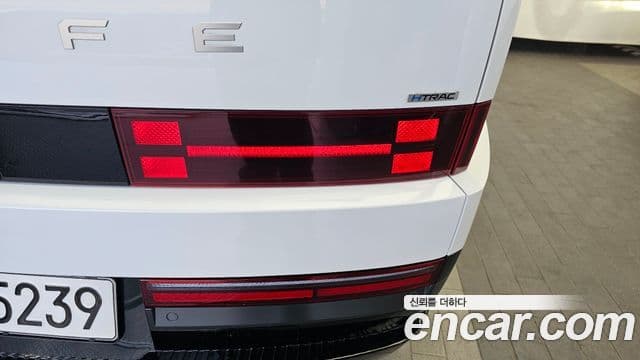 Hyundai Santa Fe 2023 — Photo 18/35