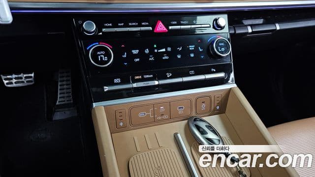 Hyundai Santa Fe 2023 — Photo 17/35