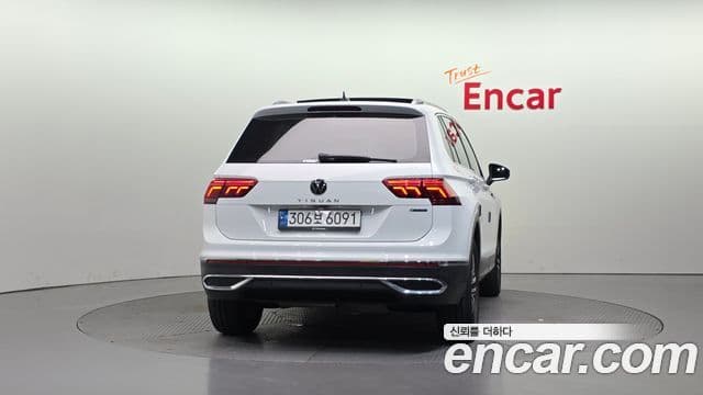 Volkswagen Tiguan 2022 — ფოტო 4/20
