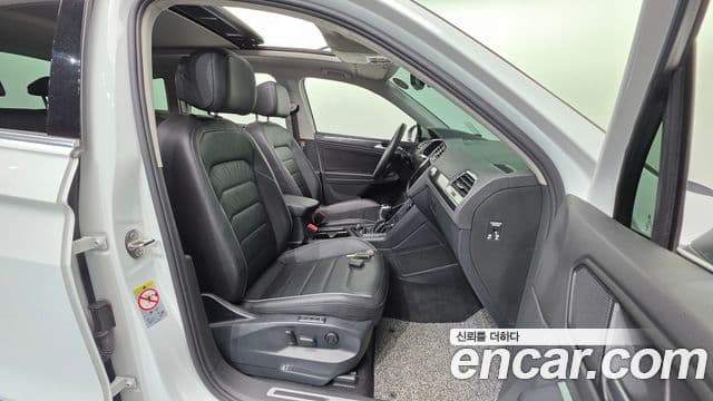 Volkswagen Tiguan 2022 — ფოტო 10/20