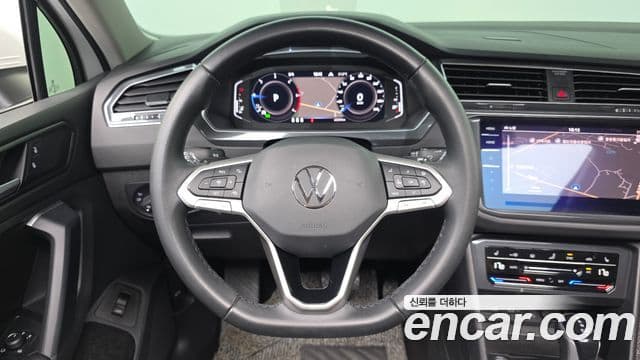 Volkswagen Tiguan 2022 — ფოტო 14/20