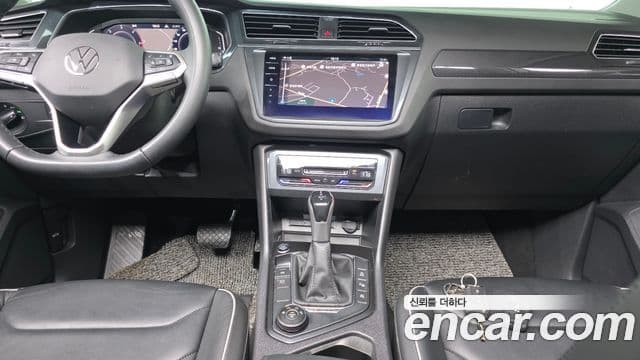 Volkswagen Tiguan 2022 — ფოტო 15/20