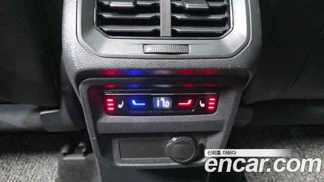 Volkswagen Tiguan 2022 — ფოტო 18/20