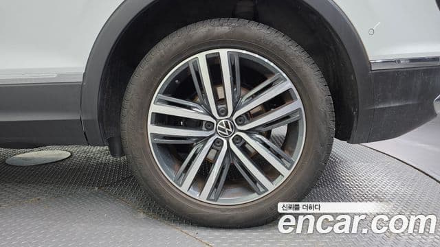 Volkswagen Tiguan 2022 — Photo 14/33