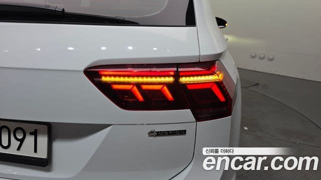Volkswagen Tiguan 2022 — Photo 20/33
