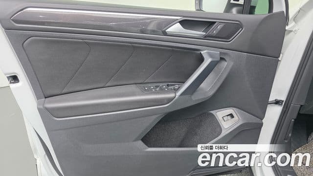 Volkswagen Tiguan 2022 — Photo 27/33