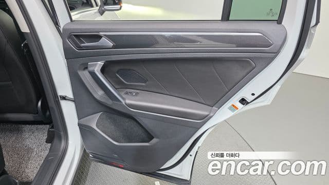 Volkswagen Tiguan 2022 — Photo 29/33