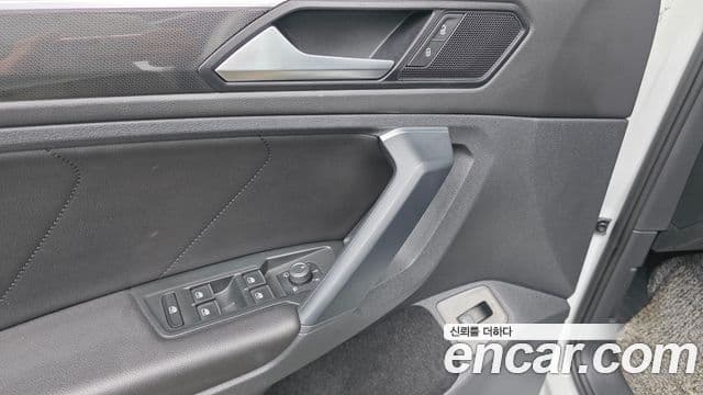 Volkswagen Tiguan 2022 — Photo 1/33