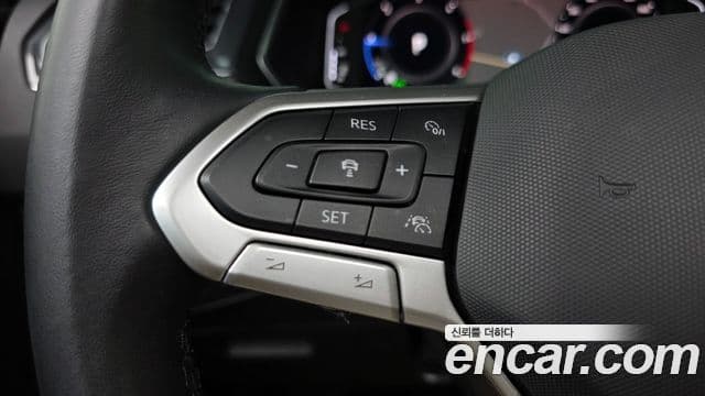 Volkswagen Tiguan 2022 — Photo 7/33