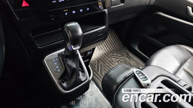 Hyundai Staria 2023 — Şəkil 9/20