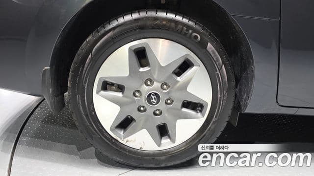 Hyundai Staria 2023 — Фото 5/20