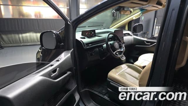 Hyundai Staria 2023 — Фото 10/20
