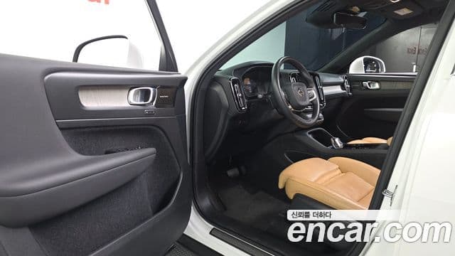 Volvo XC40 2020 — Şəkil 10/20