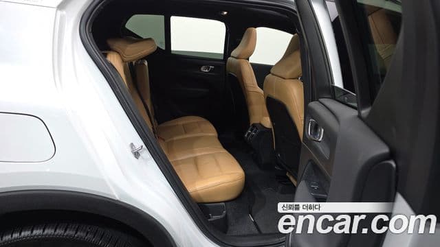 Volvo XC40 2020 — Şəkil 12/20