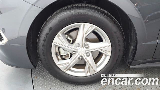 Hyundai Sonata 2020 — ფოტო 5/20