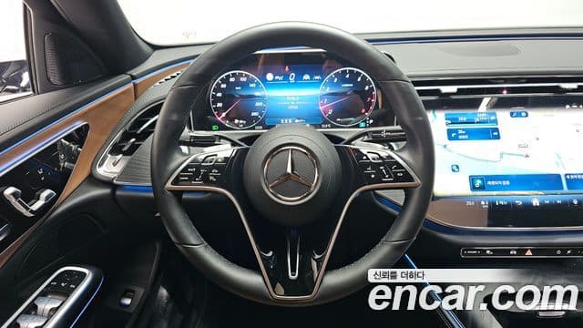 Mercedes-Benz E-Class 2024 — Şəkil 13/20