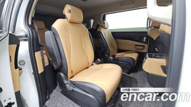 Kia Carnival 2021 — Фото 11/20