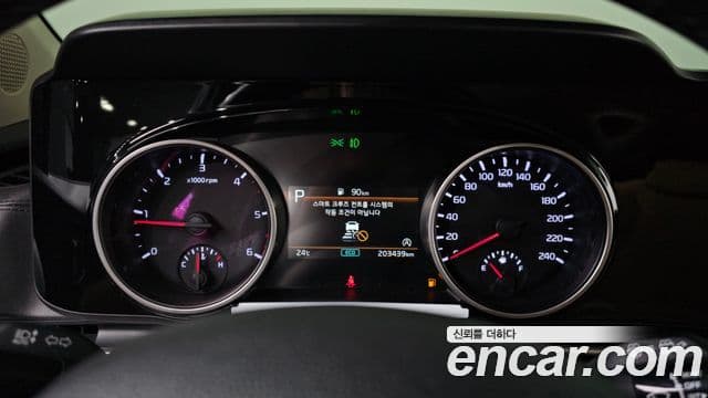 Kia Carnival 2021 — Фото 8/20