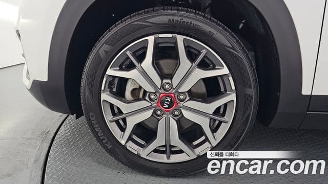 Kia Seltos 2021 — ფოტო 5/20
