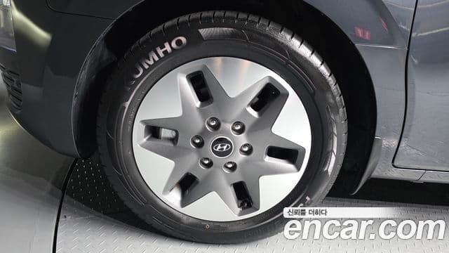 Hyundai Staria 2023 — фото 5 из 20