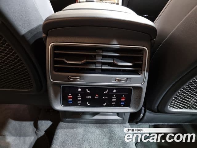 Audi Q7 2024 — ფოტო 18/20