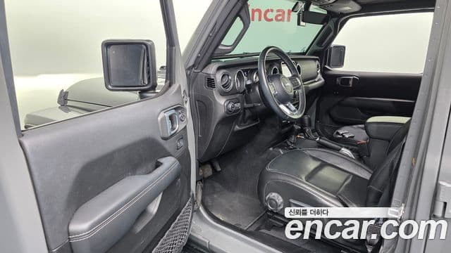 Jeep Wrangler 2021 — Şəkil 9/20