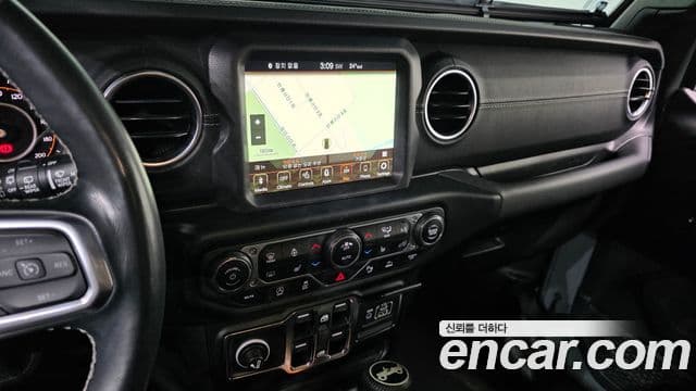 Jeep Wrangler 2021 — Şəkil 14/20