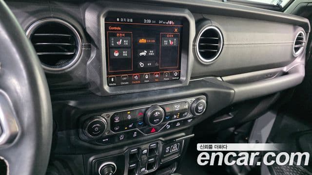 Jeep Wrangler 2021 — Şəkil 16/20