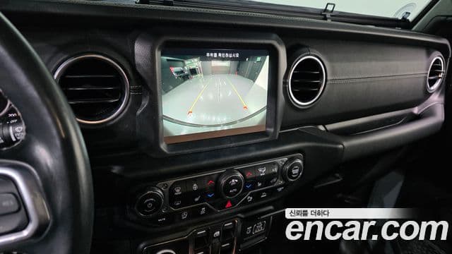 Jeep Wrangler 2021 — Şəkil 18/20
