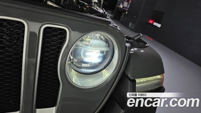 Jeep Wrangler 2021 — Şəkil 22/36