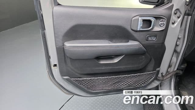 Jeep Wrangler 2021 — Şəkil 7/36