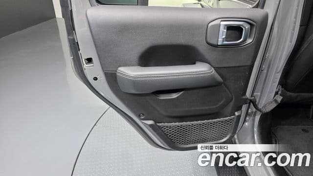 Jeep Wrangler 2021 — Şəkil 13/36