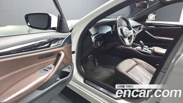 BMW 5 Series 2019 — Фото 10/20