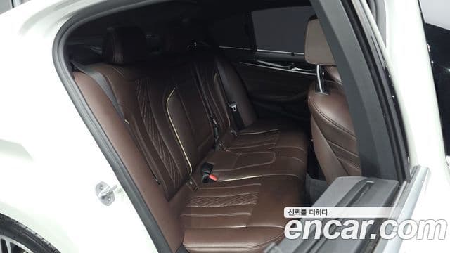 BMW 5 Series 2019 — Фото 11/20