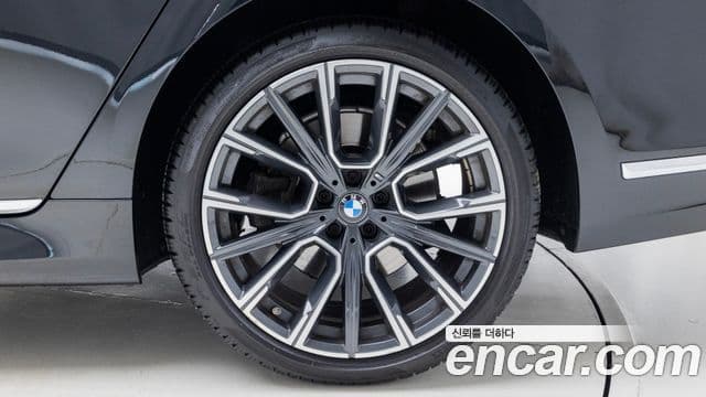 BMW 7 Series 2021 — фото 4 из 20