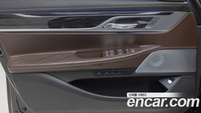 BMW 7 Series 2021 — фото 19 из 20