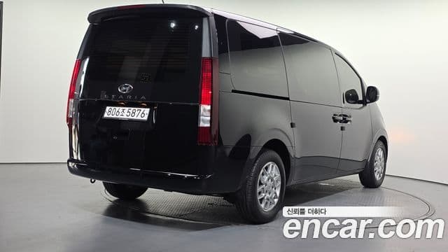 Hyundai Staria 2023 — ფოტო 2/20