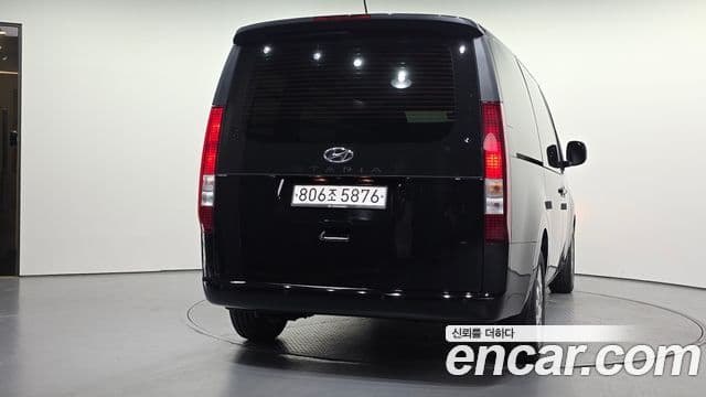 Hyundai Staria 2023 — ფოტო 4/20