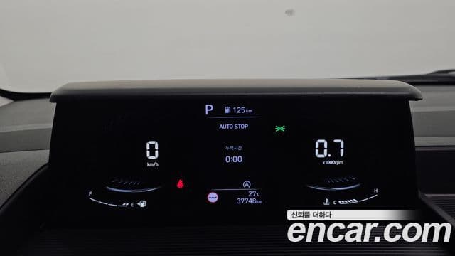 Hyundai Staria 2023 — ფოტო 8/20
