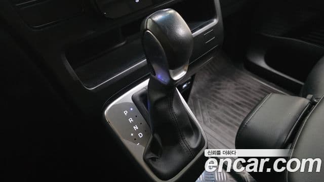 Hyundai Staria 2023 — ფოტო 9/20
